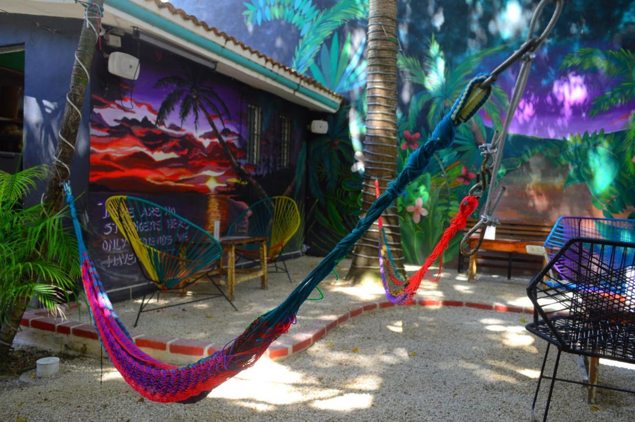 The Yak Hostel Playa del Carmen Exterior foto